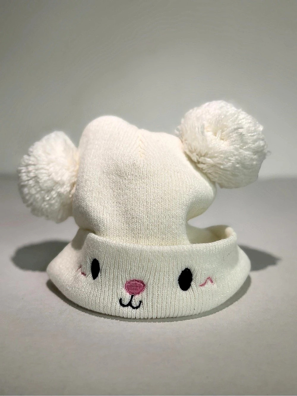 Kids Cat Pom-Pom Hat in White Like New